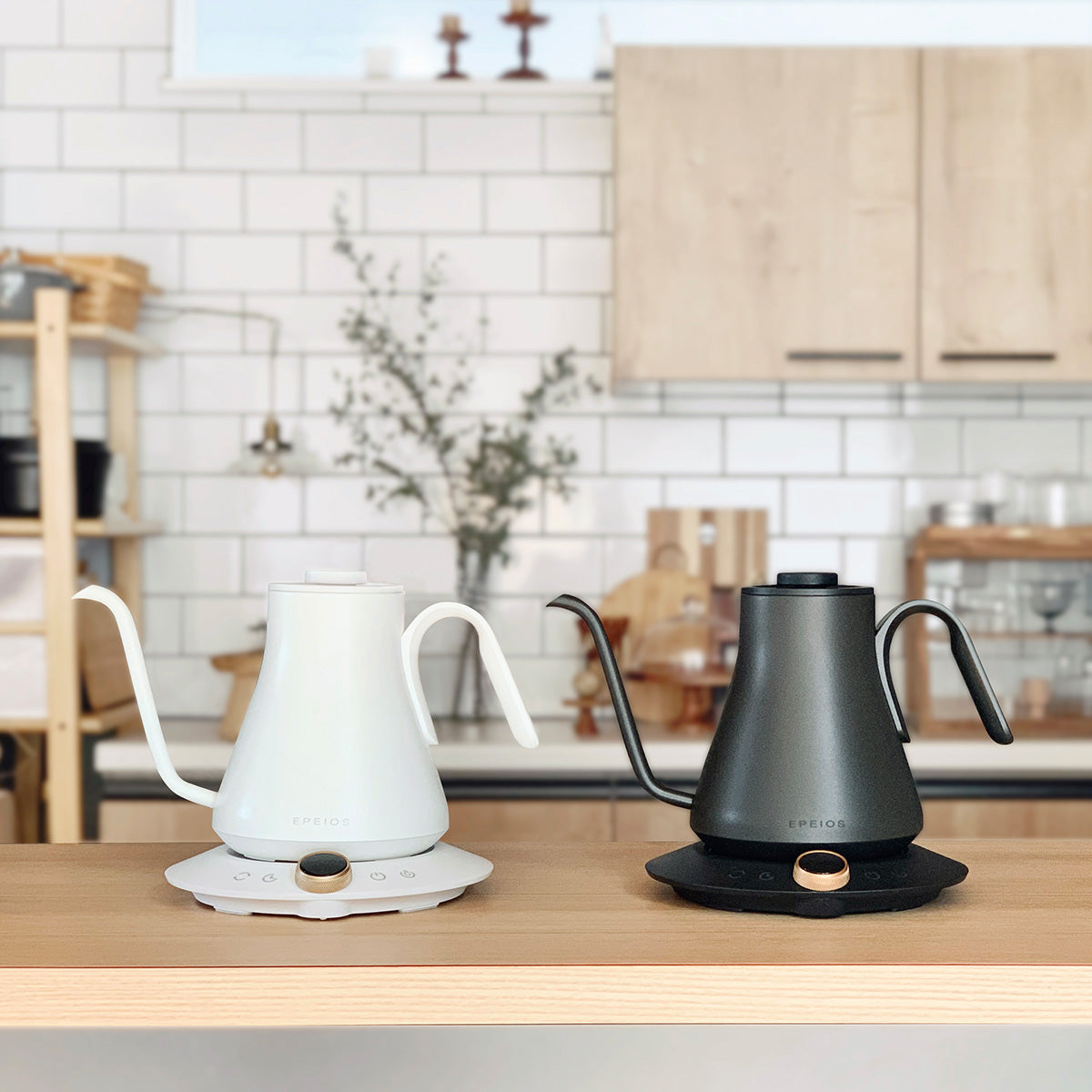 【半年⾜らずで1万個突破した⼤ヒット商品に新⾊登場!EPEIOSのドリップケトル(ホワイト)】