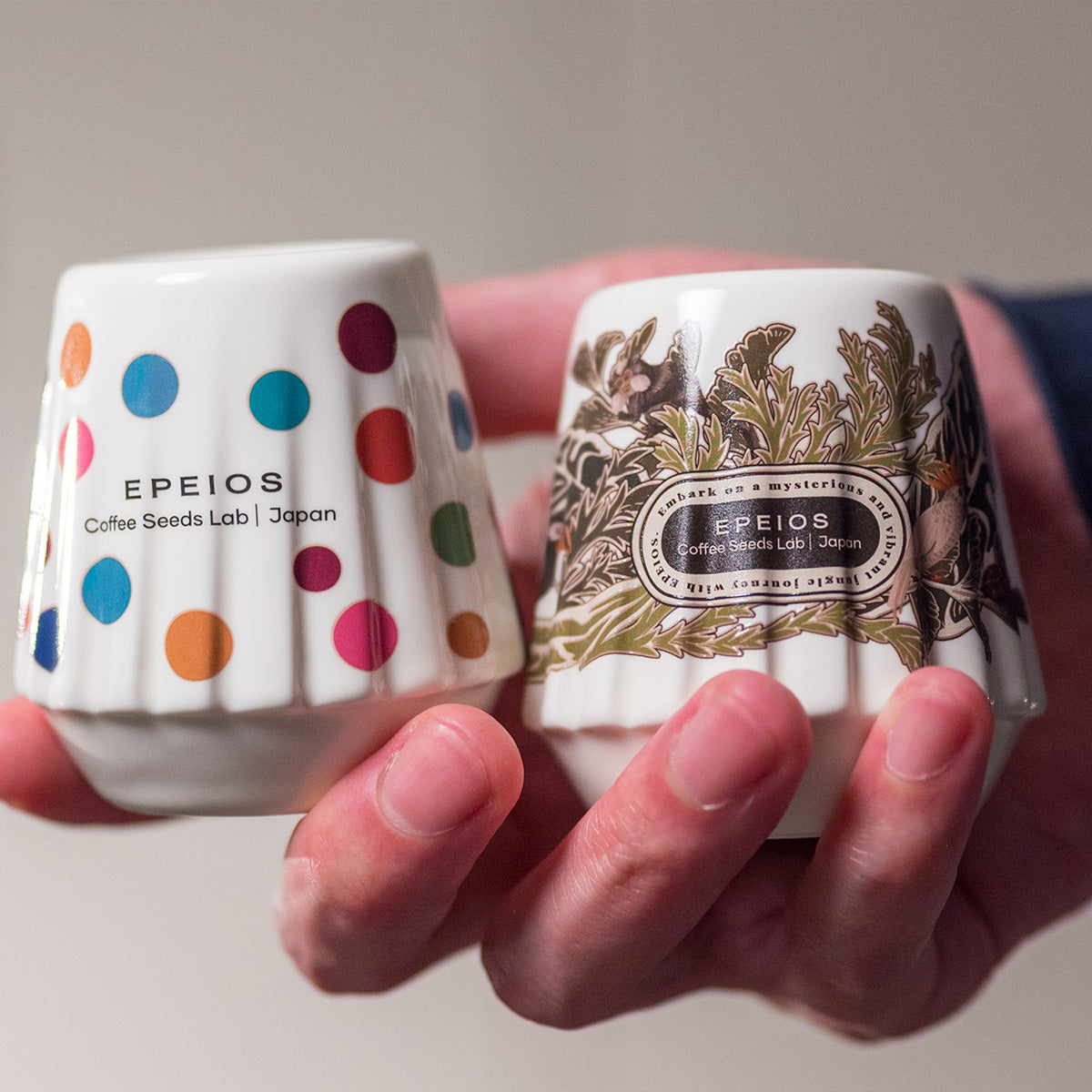 【温度を感じて現れる鮮やかな色彩】コーヒーやお酒、お茶など飲料の個性豊かな香りを楽しむテイスティングカップに温感変色モデル登場