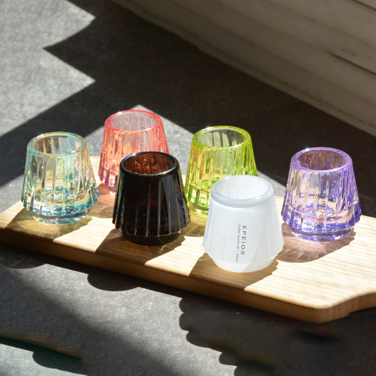 豊かな香りとテイストを贅沢に楽しむためのテイスティングカップ|光の干渉で美しい輝きや表情の変化を楽しめる特別仕様版 "Kiss Cup Aurora" 発売