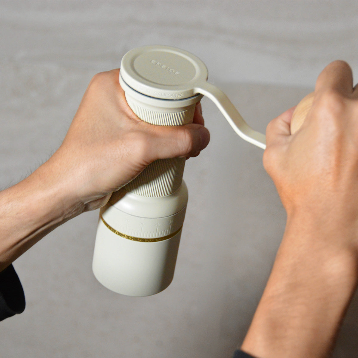 予約販売中/限定350台】手挽きコーヒーミル｜Essence Gold